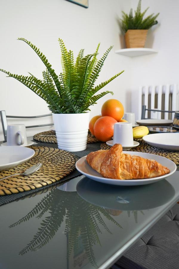 10 Min From The Airport-Wifi-Free Parking Lejlighed Samarate Eksteriør billede